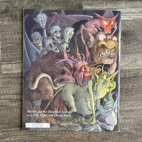 HERSHEL AND THE HANUKKAH GOBLINS by ERIC KIMMEL | SCHOLASTIC TRINA SCHART HYMAN - Picture 2 of 6